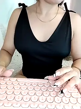 Snapshot of Nanda_Vixen chatting on 15, 9, 2025 Nanda Vixen online show from 15, 9, 2025