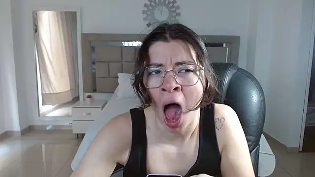 zoecruzz online show from 24, 10, 2025