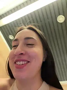 Snapshot of Holly_Play chatting on 7, 3, 2025 Holly Play online show from 7, 3, 2025