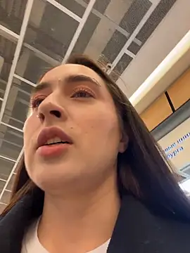 Holly Play online show from 17, 11, 2025