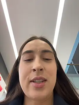 Holly Play online show from 26, 11, 2025