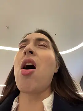 Holly Play online show from 29, 11, 2025