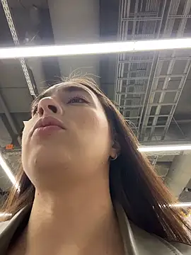 Holly Play online show from 8, 4, 2026