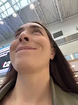 Holly Play online show from 14, 4, 2026