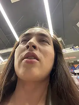 Holly Play online show from 17, 4, 2026