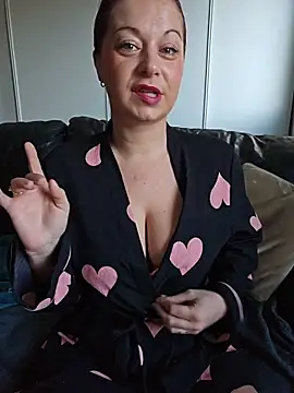 Chaudesquirt online show from 10, 3, 2026