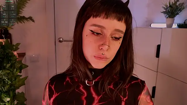 MichaellaMoon online show from 17, 4, 2026