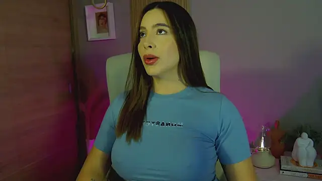 Snapshot of Alessia-miller_ chatting on 21, 12, 2024 Alessia-miller online show from 21, 12, 2024