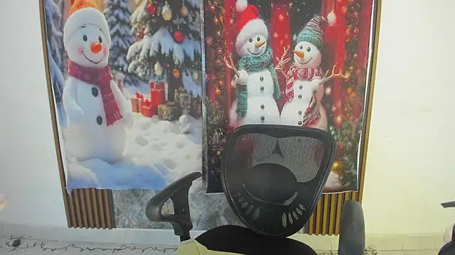 Snapshot of nicol_jone1 chatting on 21, 12, 2025 nicol jone1 online show from 21, 12, 2025