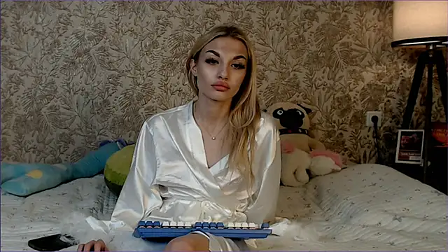 Ella Milla online show from 16, 12, 2025