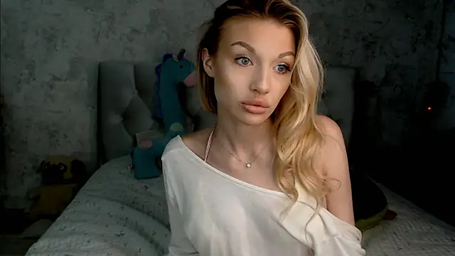 Snapshot of Ella_Milla chatting on 9, 7, 2026 Ella Milla online show from 9, 7, 2026