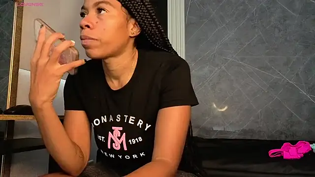 Snapshot of YummyDuooo chatting on 18, 12, 2025 YummyDuooo online show from 18, 12, 2025