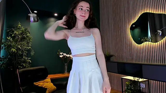 Curly Moon online show from 30, 6, 2026