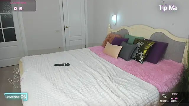 Miss Elia online show from 22, 2, 2025