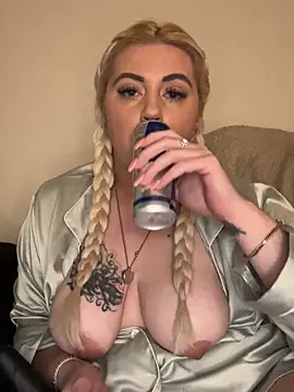 Snapshot of Blondiee3088 chatting on 10, 2, 2025 Blondiee3088 online show from 10, 2, 2025