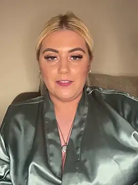 Snapshot of Blondiee3088 chatting on 4, 3, 2025 Blondiee3088 online show from 4, 3, 2025