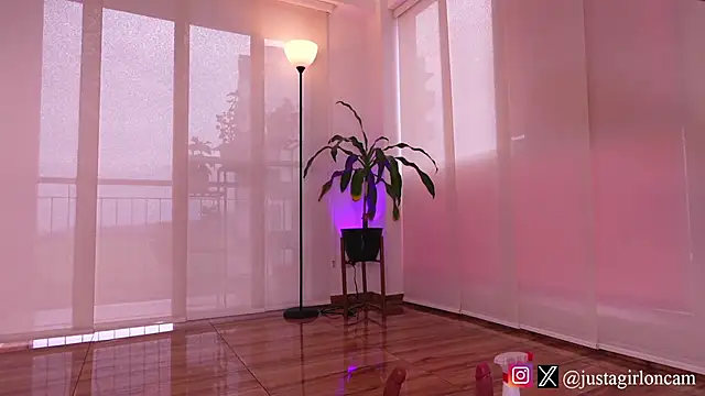 nicollefiorett online show from 13, 2, 2025