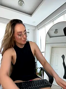 nicollefiorett online show from 7, 10, 2025