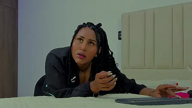 Snapshot of StormyButty18 chatting on 2, 11, 2025 StormyButty18 online show from 2, 11, 2025