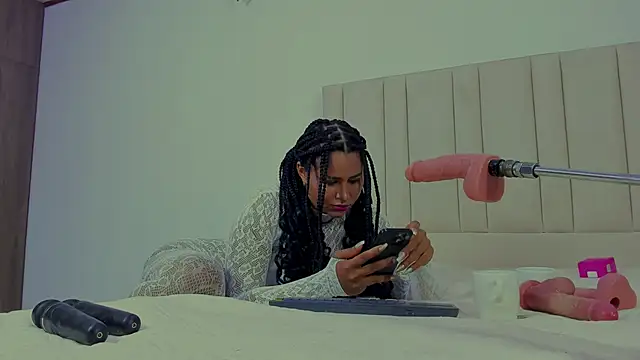 Snapshot of StormyButty18 chatting on 3, 11, 2025 StormyButty18 online show from 3, 11, 2025