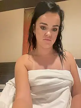 Snapshot of English-Chloe96 chatting on 2, 2, 2026 English-Chloe96 online show from 2, 2, 2026