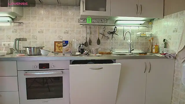 MilfeaN online show from 25, 2, 2025