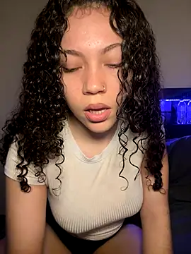 Snapshot of ladylavish chatting on 5, 12, 2025 ladylavish online show from 5, 12, 2025