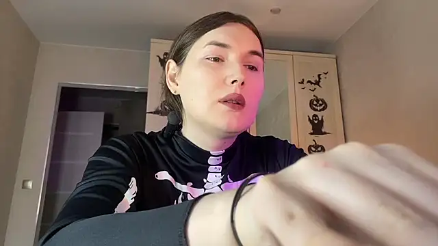 Snapshot of Maria_Bowie chatting on 29, 10, 2025 Maria Bowie online show from 29, 10, 2025