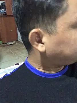 isacalejandroo online show from 1, 3, 2025