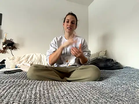 Snapshot of MissSwitch chatting on 5, 12, 2024 MissSwitch online show from 5, 12, 2024