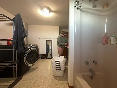 Snapshot of MissSwitch chatting on 18, 12, 2024 MissSwitch online show from 18, 12, 2024