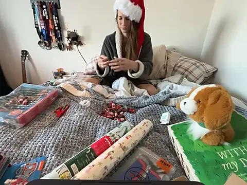 Snapshot of MissSwitch chatting on 23, 12, 2024 MissSwitch online show from 23, 12, 2024