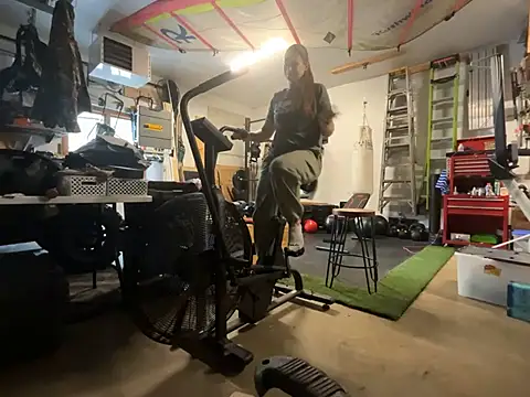 Snapshot of MissSwitch chatting on 6, 1, 2025 MissSwitch online show from 6, 1, 2025