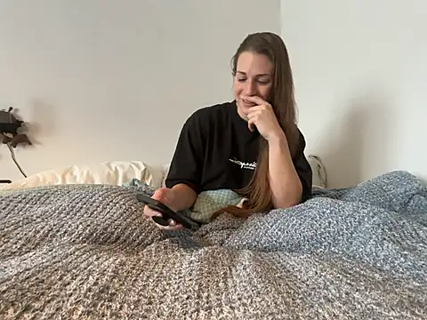 Snapshot of MissSwitch chatting on 7, 1, 2025 MissSwitch online show from 7, 1, 2025