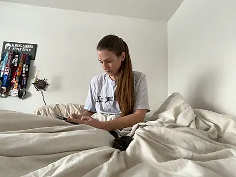 Snapshot of MissSwitch chatting on 4, 2, 2025 MissSwitch online show from 4, 2, 2025