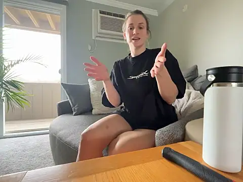 Snapshot of MissSwitch chatting on 19, 3, 2025 MissSwitch online show from 19, 3, 2025