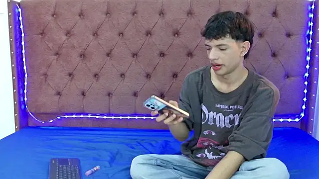 boys yourparty online show from 26, 12, 2024