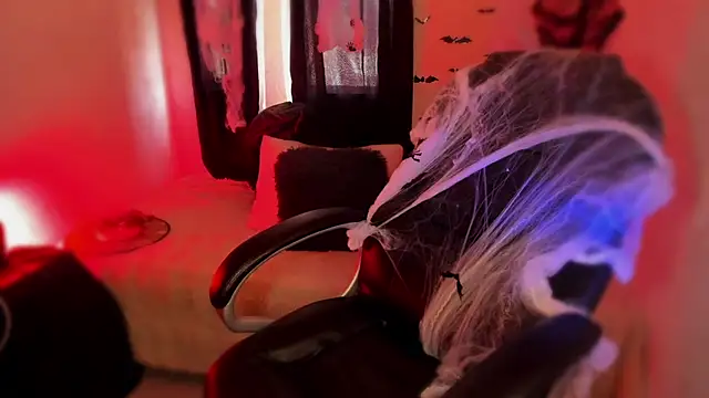 Snapshot of isabelithaa chatting on 15, 10, 2025 isabelithaa online show from 15, 10, 2025