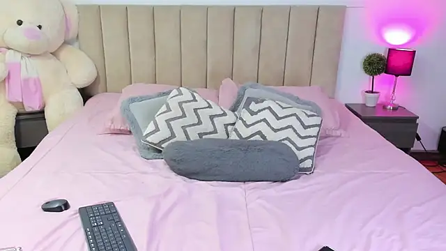 HannaRousse  online show from 8, 9, 2025