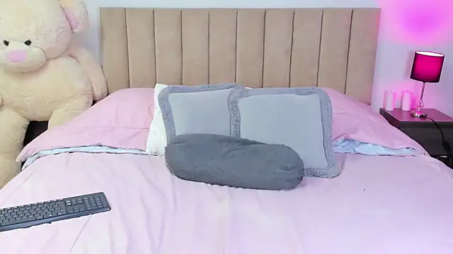 HannaRousse  online show from 25, 11, 2025