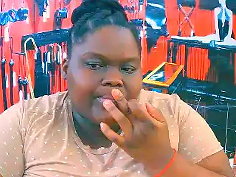 Snapshot of EbonyHotBuns chatting on 8, 11, 2025 EbonyHotBuns online show from 8, 11, 2025