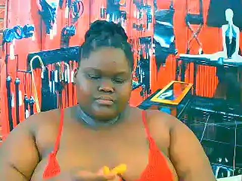 Snapshot of EbonyHotBuns chatting on 9, 11, 2025 EbonyHotBuns online show from 9, 11, 2025