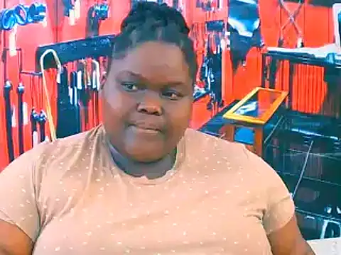 Snapshot of EbonyHotBuns chatting on 10, 11, 2025 EbonyHotBuns online show from 10, 11, 2025