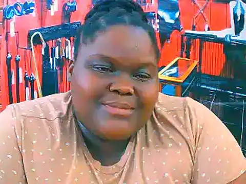 Snapshot of EbonyHotBuns chatting on 11, 11, 2025 EbonyHotBuns online show from 11, 11, 2025