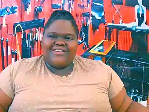 Snapshot of EbonyHotBuns chatting on 12, 11, 2025 EbonyHotBuns online show from 12, 11, 2025