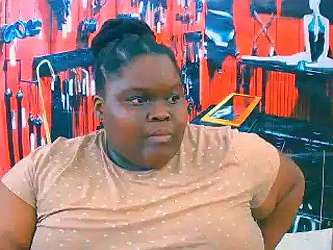 Snapshot of EbonyHotBuns chatting on 17, 11, 2025 EbonyHotBuns online show from 17, 11, 2025