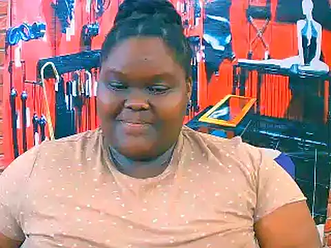 Snapshot of EbonyHotBuns chatting on 17, 11, 2025 EbonyHotBuns online show from 17, 11, 2025