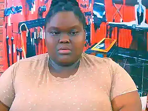 Snapshot of EbonyHotBuns chatting on 18, 11, 2025 EbonyHotBuns online show from 18, 11, 2025