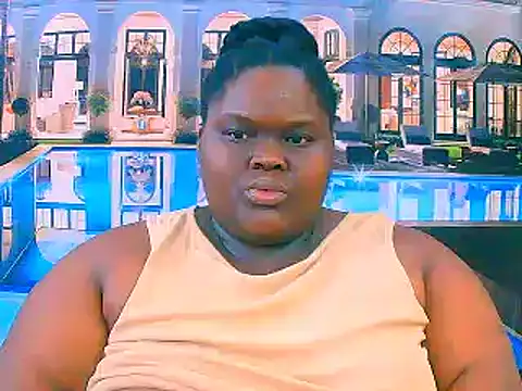 Snapshot of EbonyHotBuns chatting on 14, 12, 2025 EbonyHotBuns online show from 14, 12, 2025