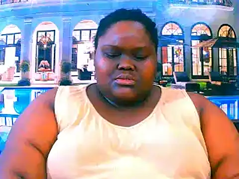 Snapshot of EbonyHotBuns chatting on 8, 5, 2026 EbonyHotBuns online show from 8, 5, 2026